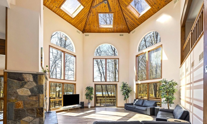 East Stroudsburg House | Amazing Modern Lakefront Chateau in prime Pocono location