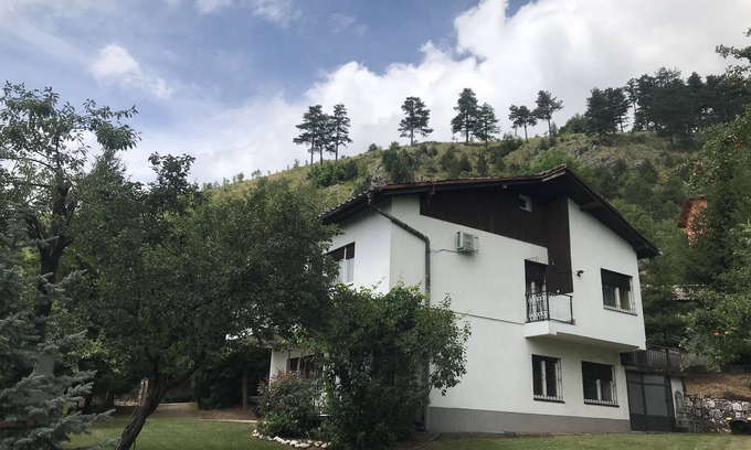 Sarajevo Apartment | Amazing nature, nice city view, playground in the garden,5min from city center