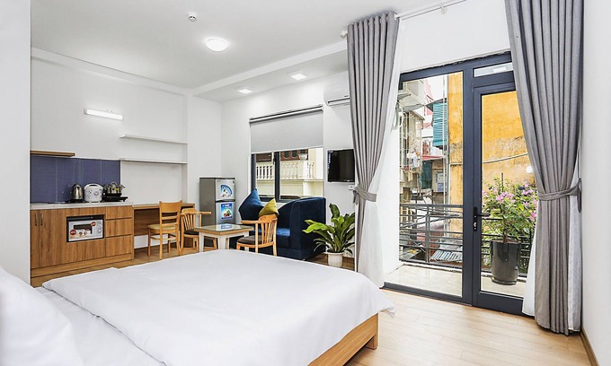 Ba Dinh Apartment | Amazing NYT Home Balcony Cozy Studio
