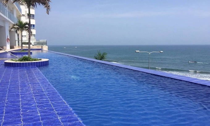Marbella Apartment | AMAZING! OCEAN FRONT, 2B 2BH CONDO, INFINITY POOL, GYM, 5MIN TO HISTORIC CENTER