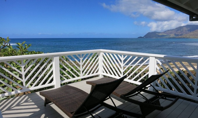 Maili Cottage | Amazing ocean and sunset views
