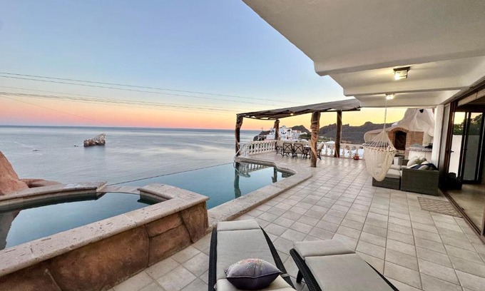 Caracol Turistico House | Amazing ocean view and infinity pool, walking distance to the beach.