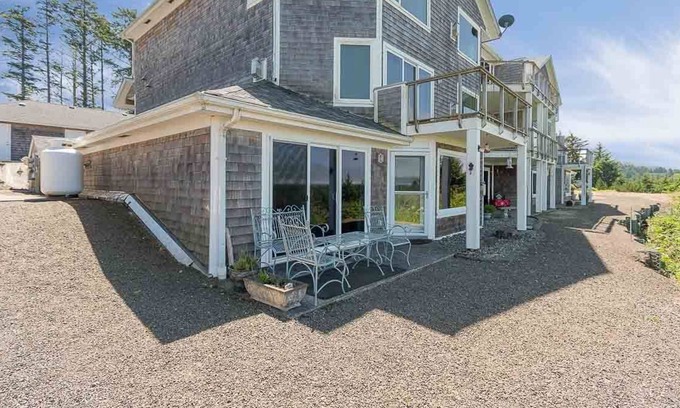 Seaview Condo | Amazing Ocean View, Pets Ok, Relaxing, Steps to beach (SeaLaView)