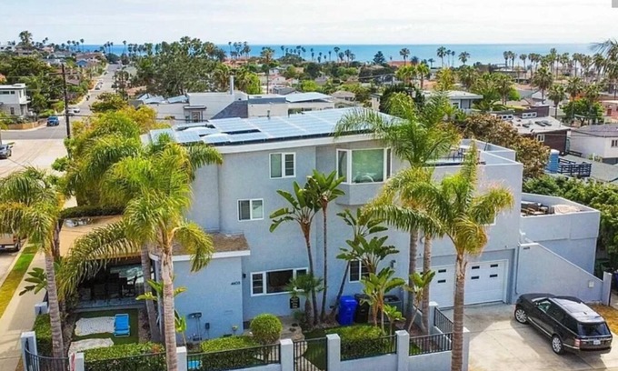 Ocean Beach House | Amazing Ocean Views, Close to Downtown, Rooftop Jacuzzi, Modern and Spacious