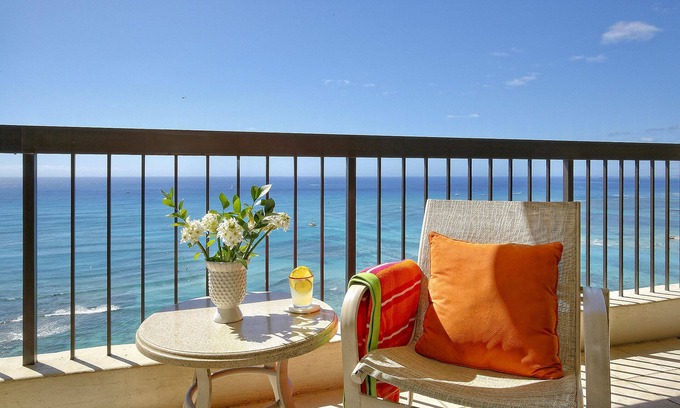 Waikiki Condo | Amazing OCEAN VIEWS, Full Kitchen, Washer/Dryer, Pool, Newly Renovated 2018