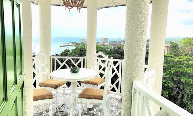 Ocho Rios Apartment | AMAZING OCEANVIEW LOCATION! 3 BR-Walk to town and beach