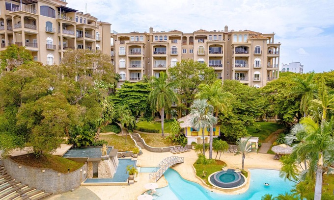 Tamarindo Condo | Amazing poolside condo, at the Diria Resort, best location in Tamarindo