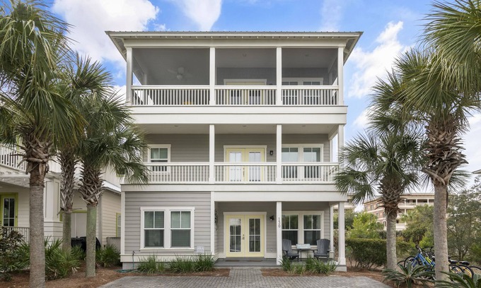Seacrest Beach House | Amazing Porches - 5 Bikes - Next to Rosemary shops & restaurants - `Flip Flop Happy`