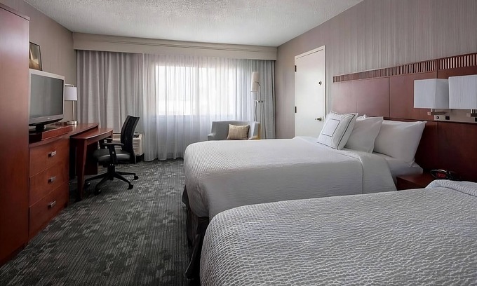 Torrance Hotel | Amazing Price! Close to Airport! Pet Friendly!