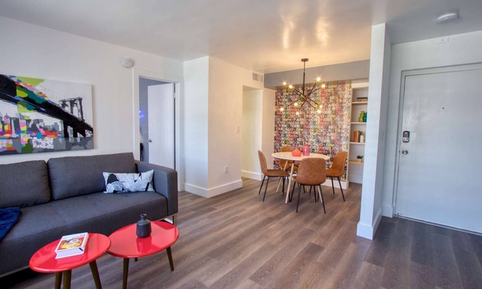 Midtown Condo | ✨ Amazing Renovated One Bedroom w/Free Parking - No Balcony