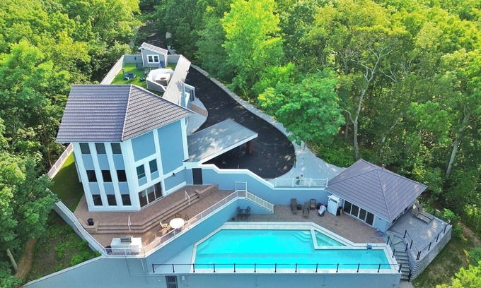 Neptune City House | Amazing resort 7-bedroom house with pool. beautiful outdoor patio balcony