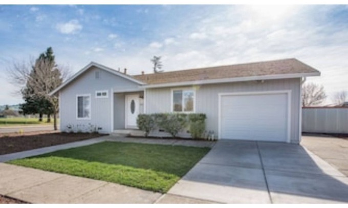 Wright Area Action Group House | Amazing Santa Rosa Wine Escape Home