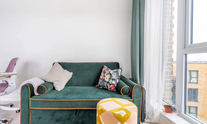 White Hart Lane Apartment | Amazing Skyline Deluxe Flat Near Alexandra Palace, Tottenham Stadium & Drumsheds