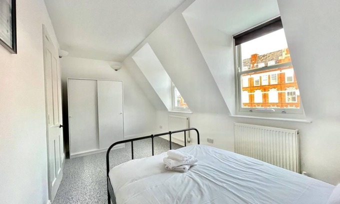 Camden Town with Primrose Hill Apartment | Amazing spacious 2 bed apart