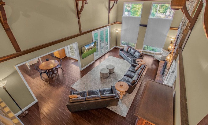 Pike House | Amazing Spacious Luxurious Home - Sleeps Up To 16!