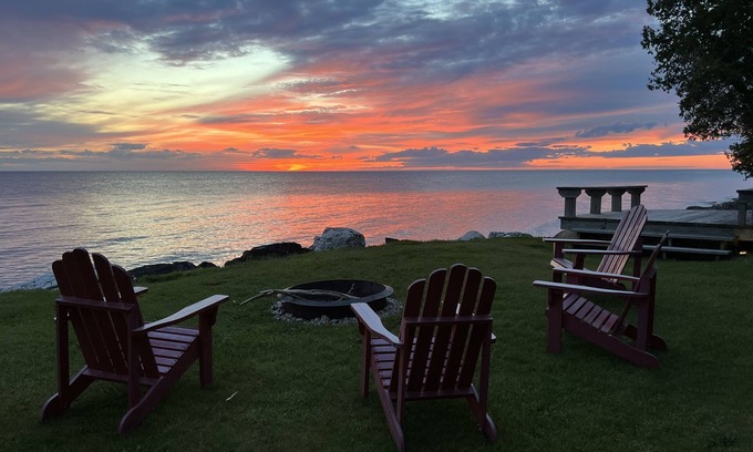 Washington Island House | Amazing Sunsets 280 Ft. Shore 2.5 Acres Great Cottage!
