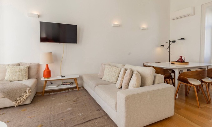 Santa Engracia Apartment | Amazing Terrace River View Apartment by LovelyStay