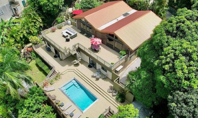 Estate Solberg House | Amazing Tri-Plex Style House with Pool in St Thomas-Northside