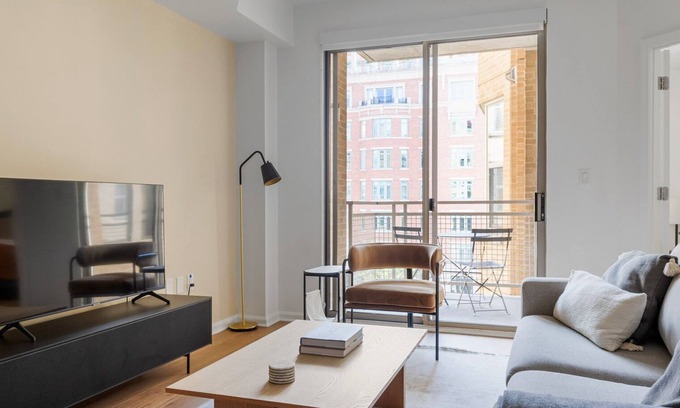 Cardozo Apartment | Amazing U Street 1BR w/Gym, nr Metro & Nightlife, by Blueground