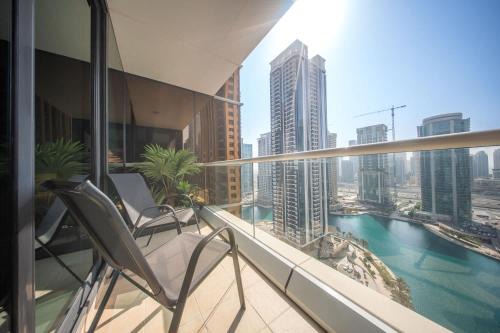Jumeirah Lake Towers Apartment | Amazing unit in JLT Sleeps 6 with Lake Views