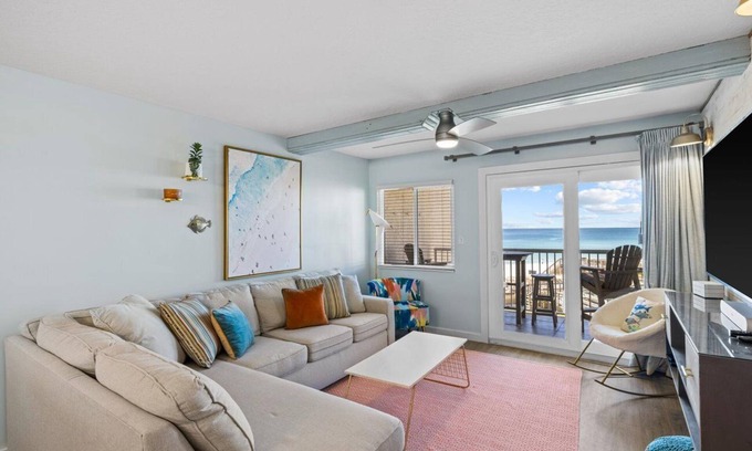 Holiday Isle Condo | Amazing Unit with Gorgeous View of the Gulf & Free Beach Service (321)