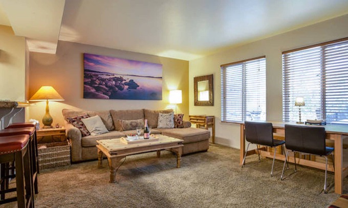 Lake Forest Condo | Amazing Upscale Condo w/Pool, Hottub, Tennis, 65" HD TV, WiFi, walk to town .