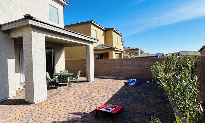 Las Vegas House | Amazing Vacation Home w/4 Bedrooms & 3 Bathrooms with View of Las Vegas Strip