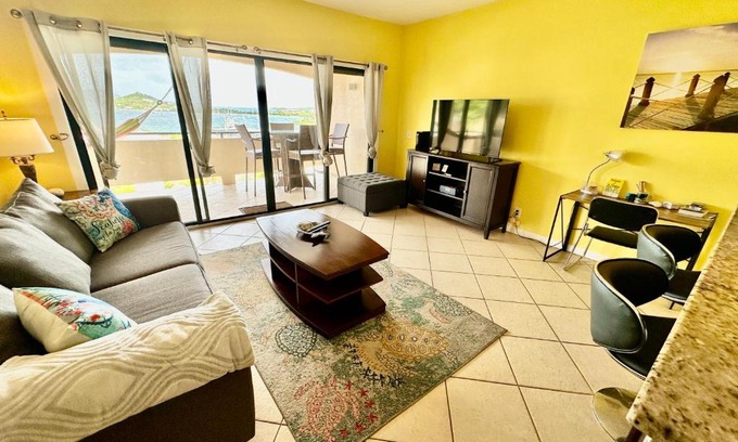 Red Hook House | Amazing View 1 Bed1 Bath Villa On Red Hook Strip