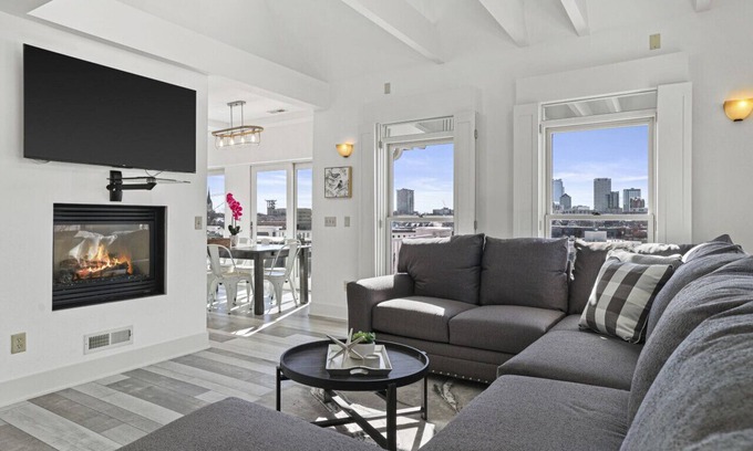 Milwaukee House | Amazing view, Modern Space