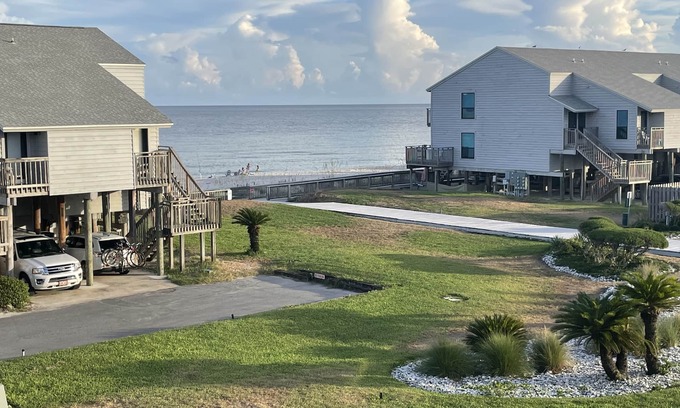 East End House | Amazing views, dog and kid friendly unit with pool, total SGI experience at J9!