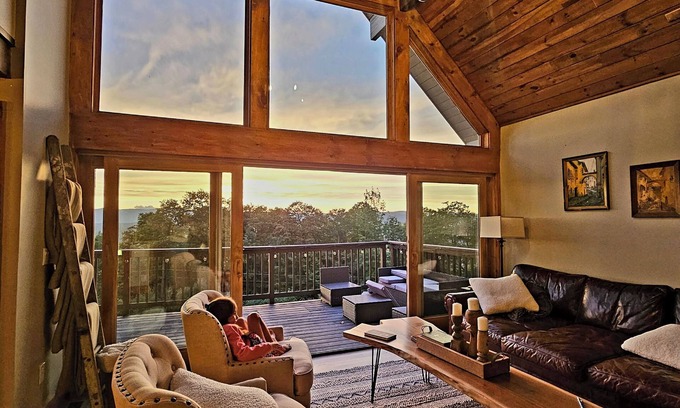 Andover House | Amazing Views and Sunsets in a fully remodeled VT home