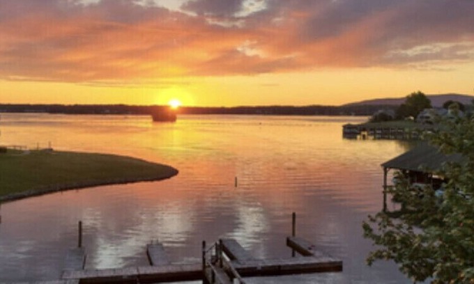 North Shore Condo | Amazing Views and Two Kayaks Ready to Use!