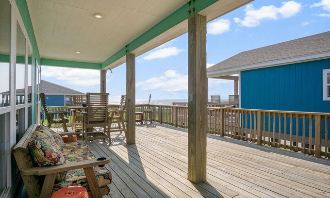 Port Bolivar House | Amazing Views🏖, Beachfront, large deck, 🐕 friendly! Walk to the beach!