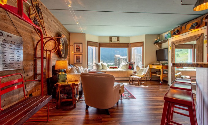 Copper Mountain Village Condo | Amazing Views, free wifi, free parking. Industrial Cozy Telemark Lodge studio