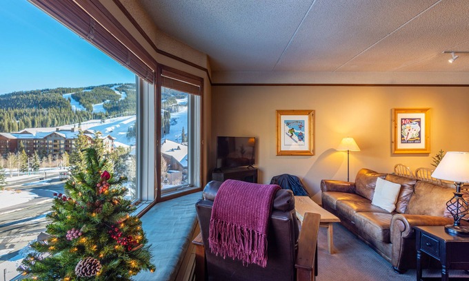 Copper Mountain Village Condo | Amazing Views, free wifi, free parking Telemark Lodge studio