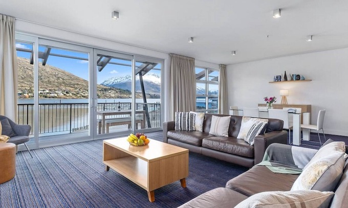 Frankton Apartment | Amazing views - Marina Apartment 206