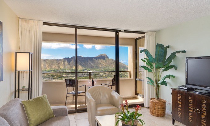Waikiki Condo | Amazing views of Diamond Head, Waikiki Beach, and the Pacific Ocean!