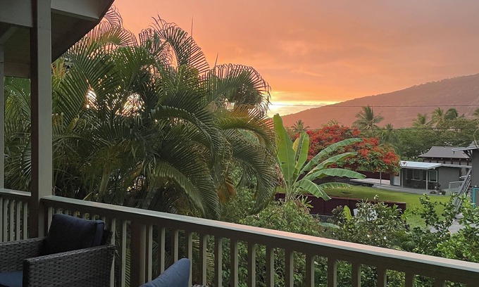 Honaunau-Napoopoo House | Amazing Views of the Bay and Ocean, Steps to Beach