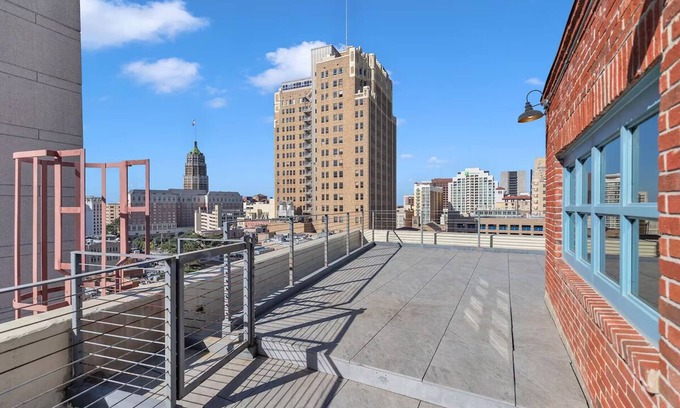 Downtown San Antonio Apartment | Amazing Views | Spacious Haven w/Modern Amenities + Pet Friendly