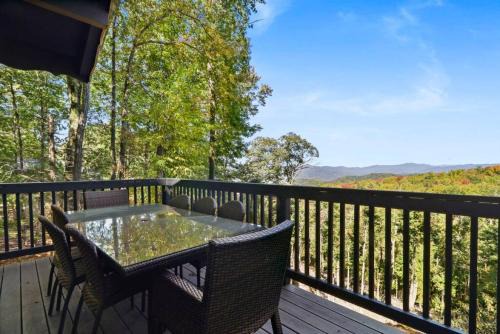 Beech Mountain Ski Chalet | Amazing Views! Welcome to Chalet Montagne!