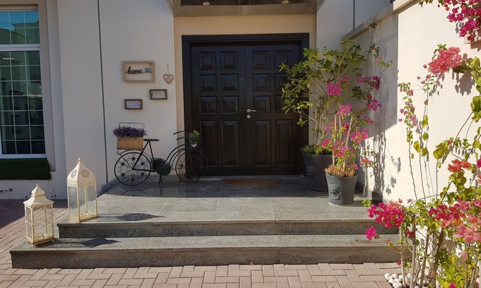 Jumeira 1 Villa | Amazing Villa over looking Burj khalifa in the centre of Dubai
