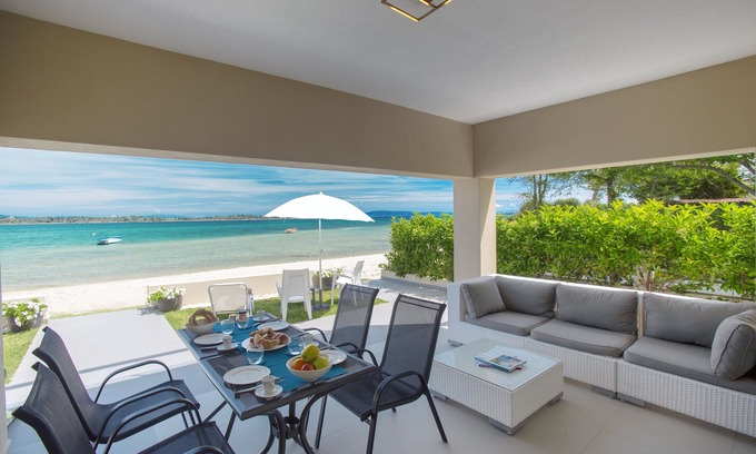 Vourvourou Villa | Amazing villa right on the beach feet in the water