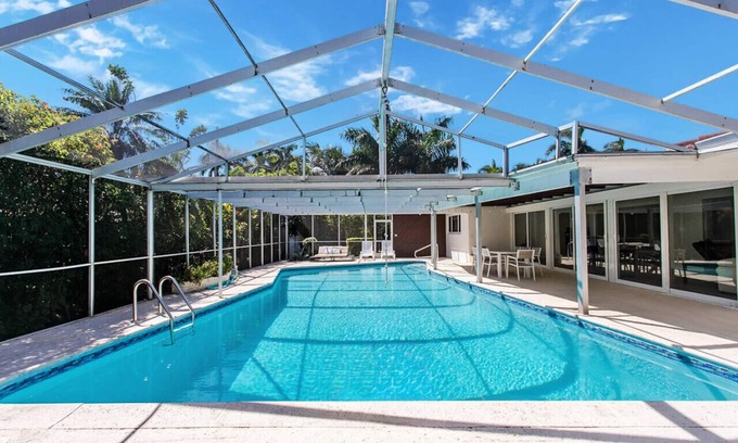 Hollywood Lakes Villa | Amazing Villa WALK 5 minutes to Hollywood Beach