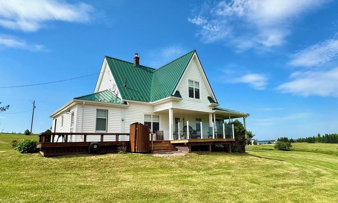 New London House | Amazing Water View. Great for Your Family Vacation , near Cavendish !