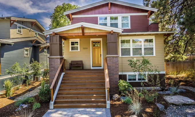 River West House | Amazing West Side * 2 King Suites * Walk Everywhere * 8 Person Hot Tub