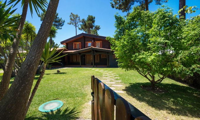 Charneca de Caparica e Sobreda House | Amazing Wooden House in Aroeira Golf Courses
