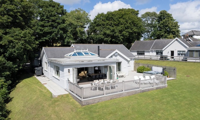 Saundersfoot Cottage | Amber Cottage - Hot Tub, Sea Views and Log Burner