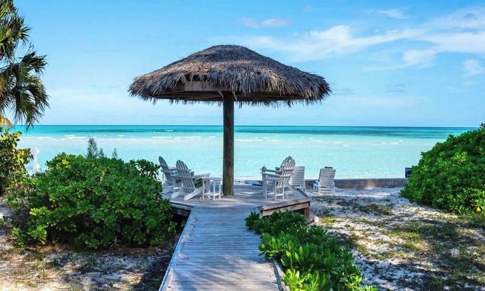 Spanish Wells House | Amberjack House - 3 Bedroom House On The Beach!