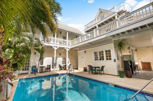 Old Town Apartment | AMBROSIA at Azul Mansion Key West