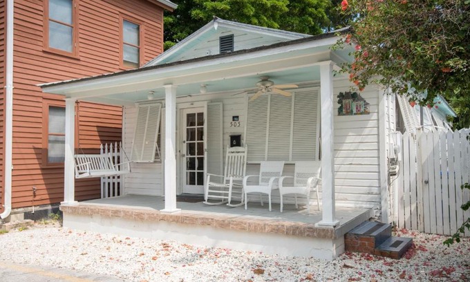 Uptown - Upper Duval House | Amelia House